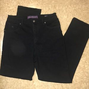 Gloria Vanderbilt “Amanda” black jeans size 8